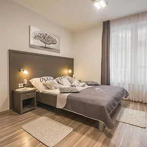 https://holiday-center-ivona.hotelinzadar.com